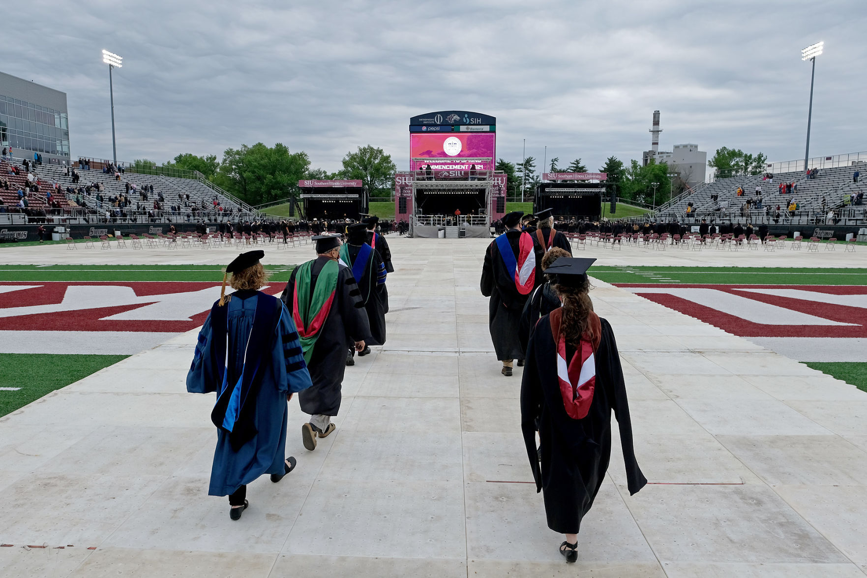 050921-nws-siu-graduation-10.jpg